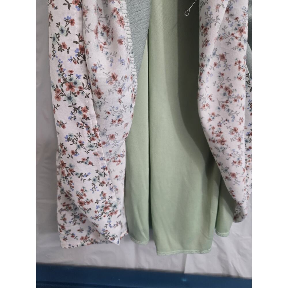 NWT Midi Crinkle Dress Sz Sm Green Boho-Chic Floral Flutter Sleeve Cottagecore - Picture 6 of 9